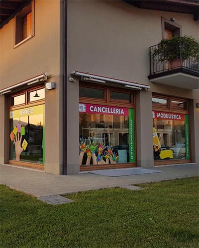 Vetrina cartoleria adesivi